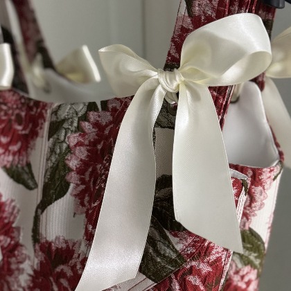 بوستیر کرست سفیدبرفی